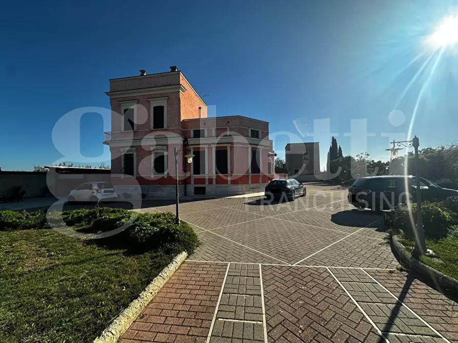 Immagine 1 di Villa in vendita  in Via Carrara Lama Di Macina a Bisceglie