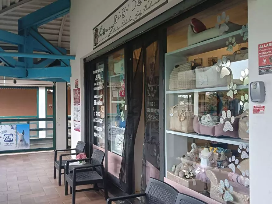 Immagine 10 di Negozio in vendita  in Via Eschilo, 72 a Roma