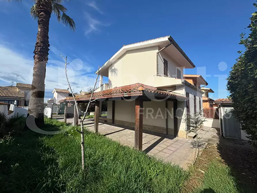 Immagine 2 di Villa in vendita  in Viale piave, 76 a Ardea