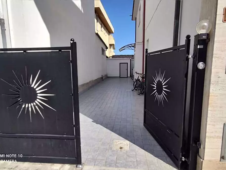 Immagine 3 di Palazzo in vendita  in Via Garibaldi, 113 a Alba Adriatica