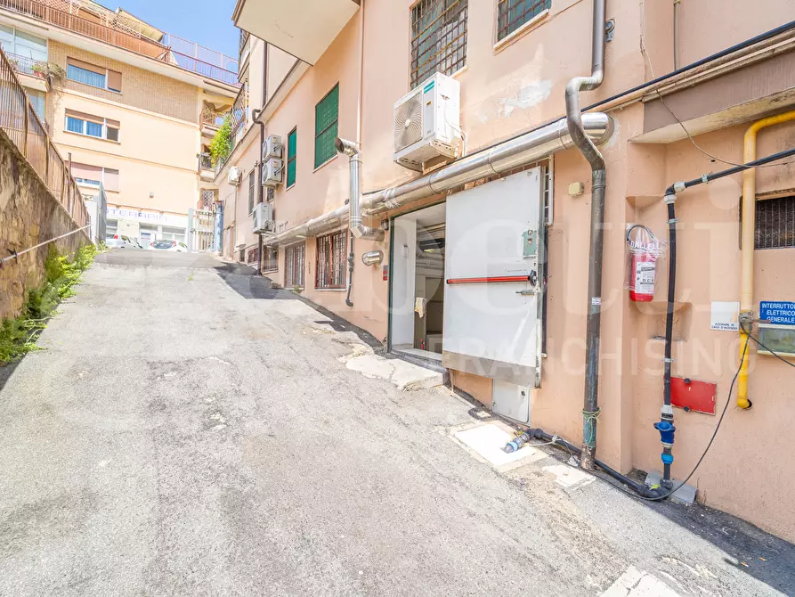 Immagine 12 di Magazzino in vendita  in Via Busalla, 9 a Roma