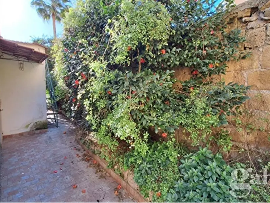 Immagine 38 di Palazzo in vendita  in Via Salita del Petraio a Napoli