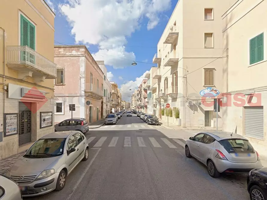 Immagine 2 di Negozio in vendita  in Via POLIGNANI a Monopoli
