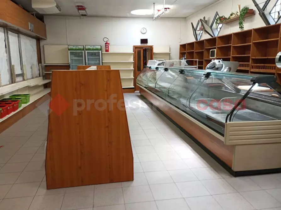 Immagine 11 di Negozio in vendita  in Via TORCICODA a Firenze