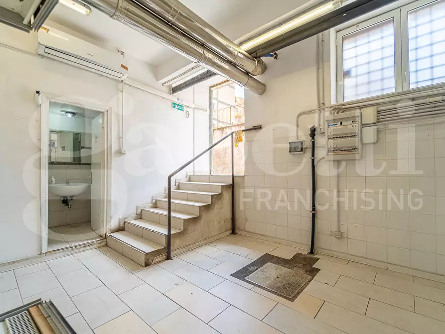 Immagine 16 di Laboratorio in vendita  in Via Busalla, 9 a Roma