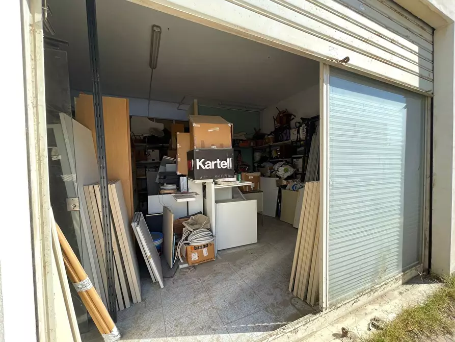 Immagine 5 di Magazzino in vendita  in Via Costituente, 1 a Carbonia