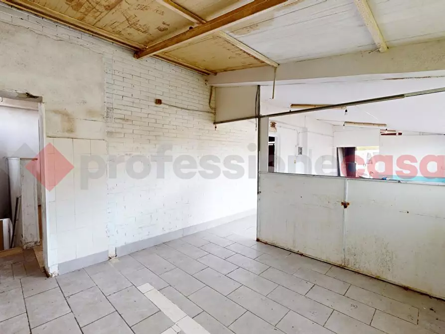 Immagine 4 di Negozio in vendita  in Via della Casetta Mattei a Roma