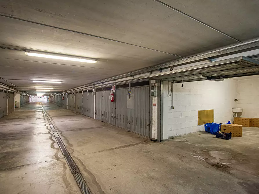 Immagine 38 di Attico in vendita  in Via Capo Palinuro, 24 a Roma