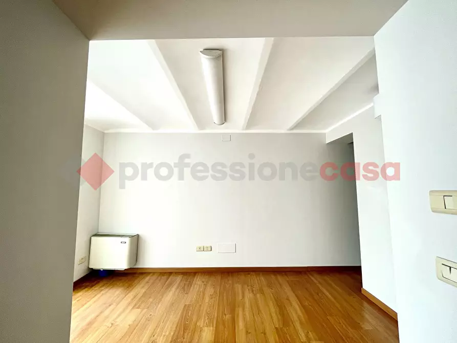 Immagine 11 di Negozio in affitto  in Piazza Filippo Turati a Perugia