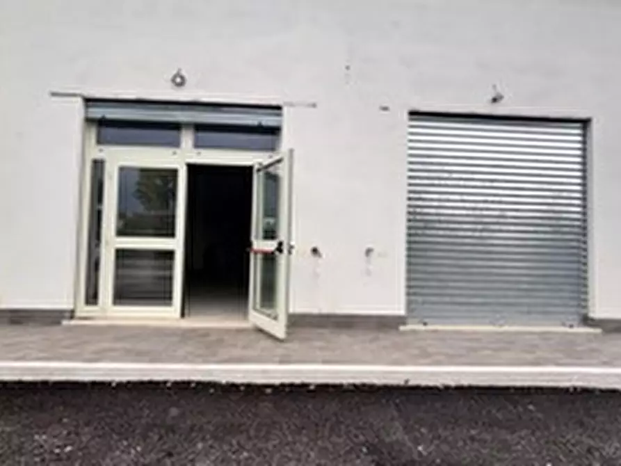 Immagine 10 di Negozio in affitto  in Strada statale 155, 456 a Alatri