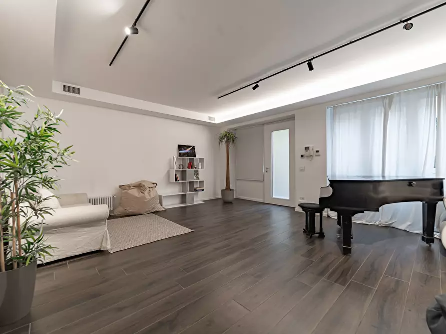 Immagine 1 di Loft/Open space in vendita  in Via Washington, 81 a Milano
