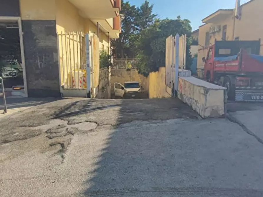 Immagine 2 di Magazzino in vendita  in Via Bartololongo, 333 a Napoli
