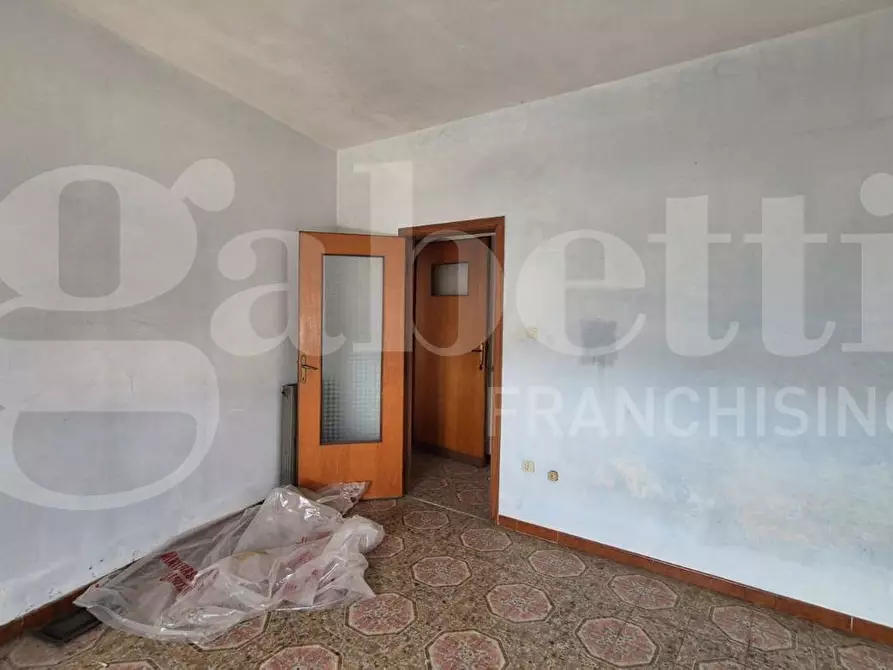 Immagine 29 di Palazzo in vendita  in Via L. Giordano, 38 a Boscotrecase