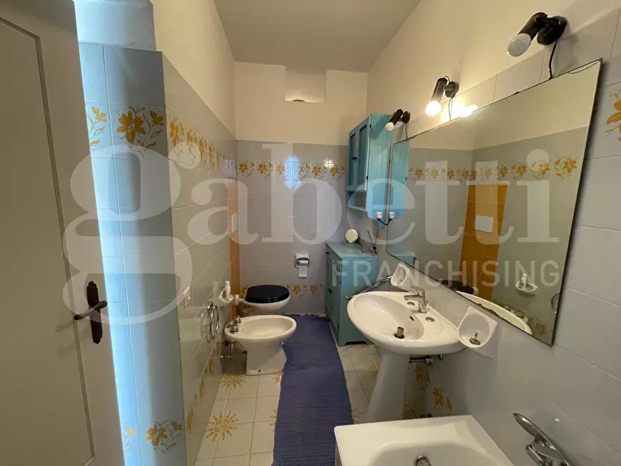 Immagine 12 di Appartamento in vendita  in Via Angioina, 25 a Gaeta