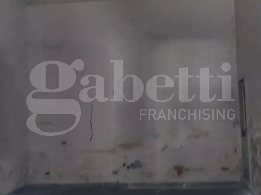 Immagine 2 di Negozio in affitto  in Via Cadorna, 40 a Succivo