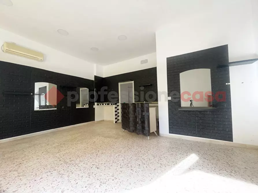 Immagine 8 di Negozio in affitto  in Via Paolessi, 61 a Rieti