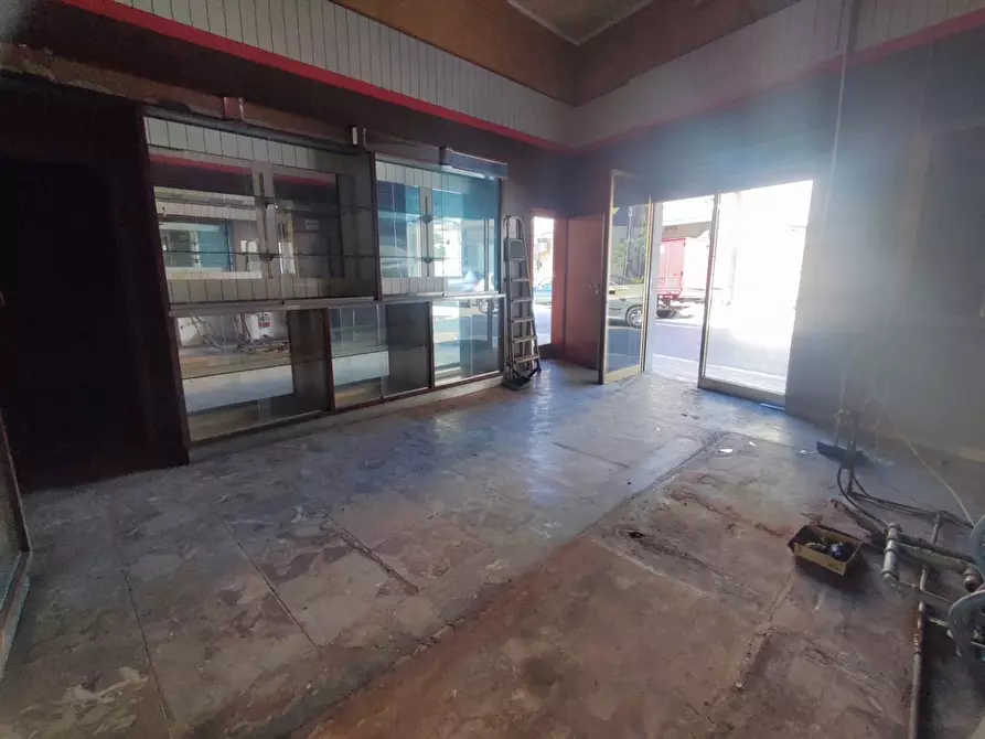 Immagine 4 di Negozio in vendita  in Via PIETRO NENNI a San Severo