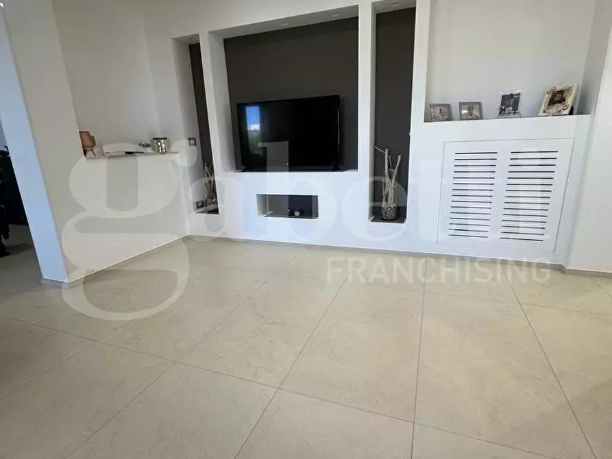 Immagine 10 di Appartamento in vendita  in Via Ten. F.sco Melpignano a Ostuni