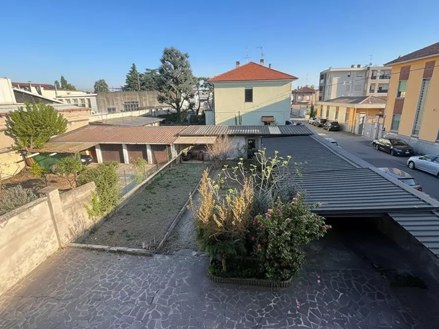 Immagine 1 di Palazzo in vendita  in Via Alessandria, snc a Legnano