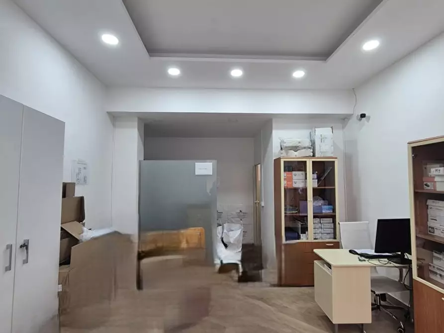 Immagine 2 di Negozio in affitto  in Via Fusco, 19 a Torre Annunziata