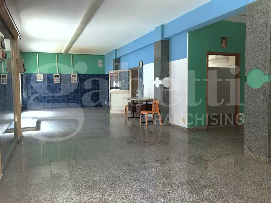 Immagine 11 di Negozio in affitto  in Via Antonino D'Antona, 8-18 a Ragusa