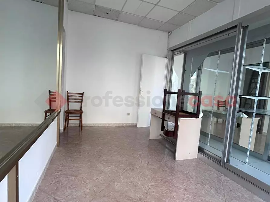 Immagine 24 di Negozio in vendita  in Via Antonio Fogazzaro, 24 a Ostuni