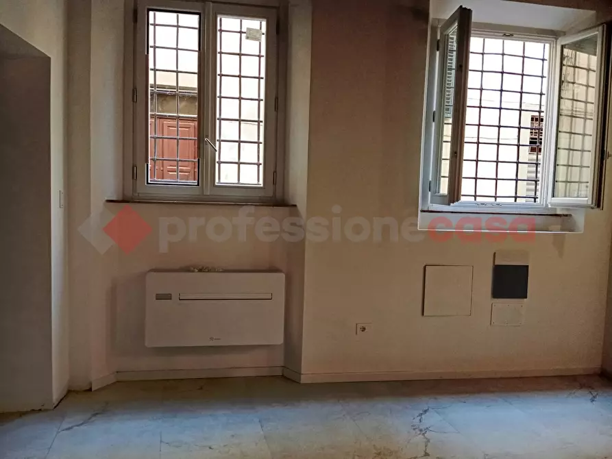 Immagine 3 di Magazzino in vendita  in Piazza del carmine, 5 a Lucca
