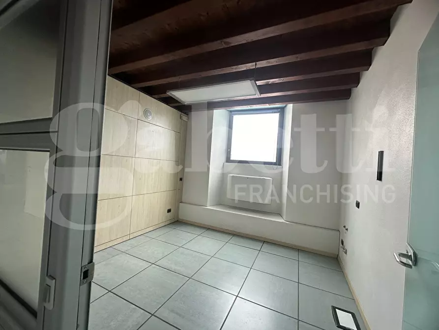 Immagine 14 di Attività commerciale in affitto  in Via Roma, 20 a Albese Con Cassano