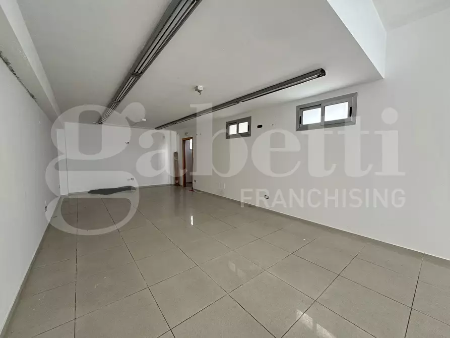 Immagine 4 di Negozio in affitto  in Via Garibaldi, 35 a Porto Cesareo