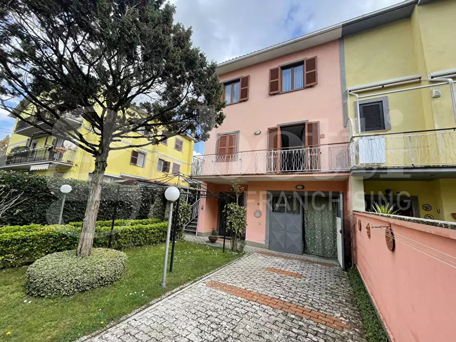 Immagine 5 di Casa bifamiliare in vendita  in Via XXIV MAGGIO, 00 a Bassano Romano