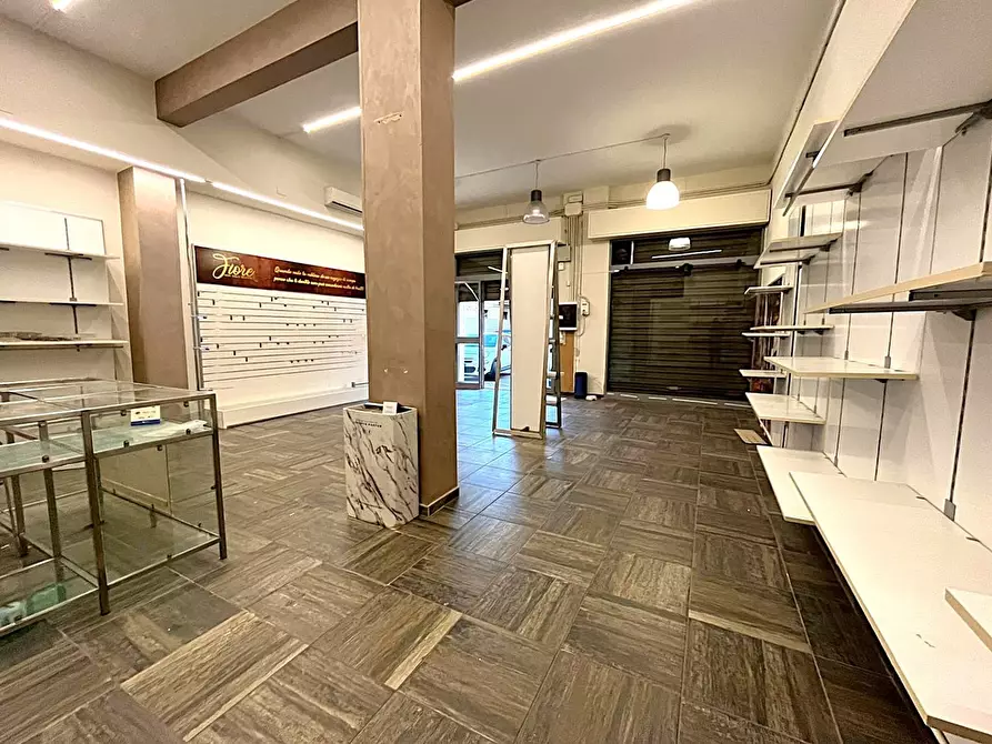 Immagine 3 di Negozio in affitto  in Viale DUE GIUGNO a San Severo