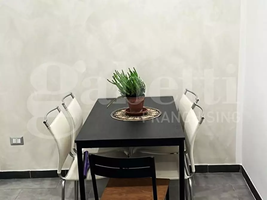 Immagine 6 di Appartamento in vendita  in Via Camillo Porzio a Napoli