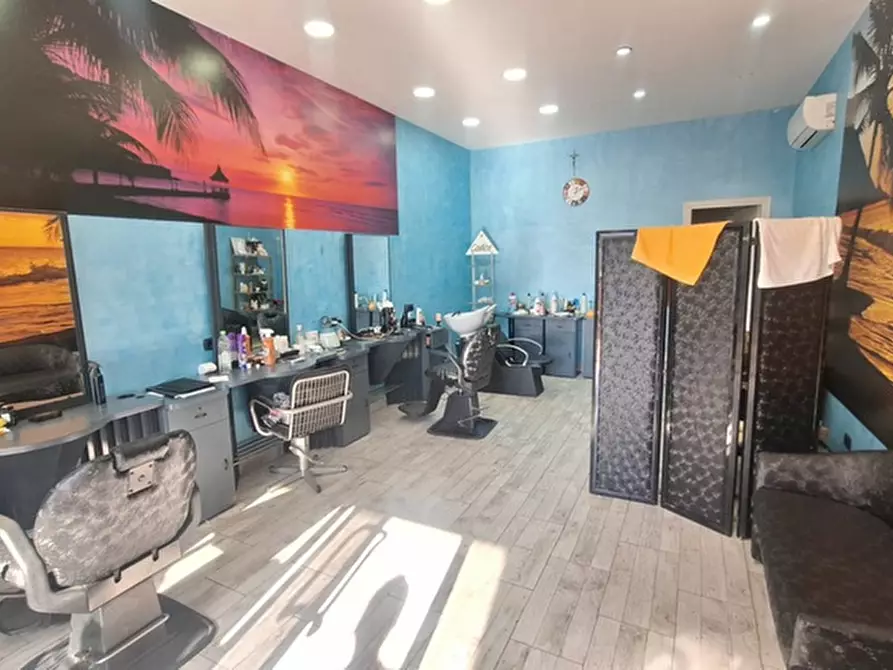 Immagine 4 di Negozio in vendita  in Via Bruno Giordano a Marano Di Napoli