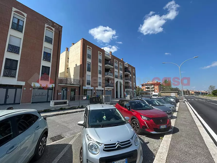 Immagine 3 di Appartamento in vendita  in Via Monsignor Pietro Orsi a Roma