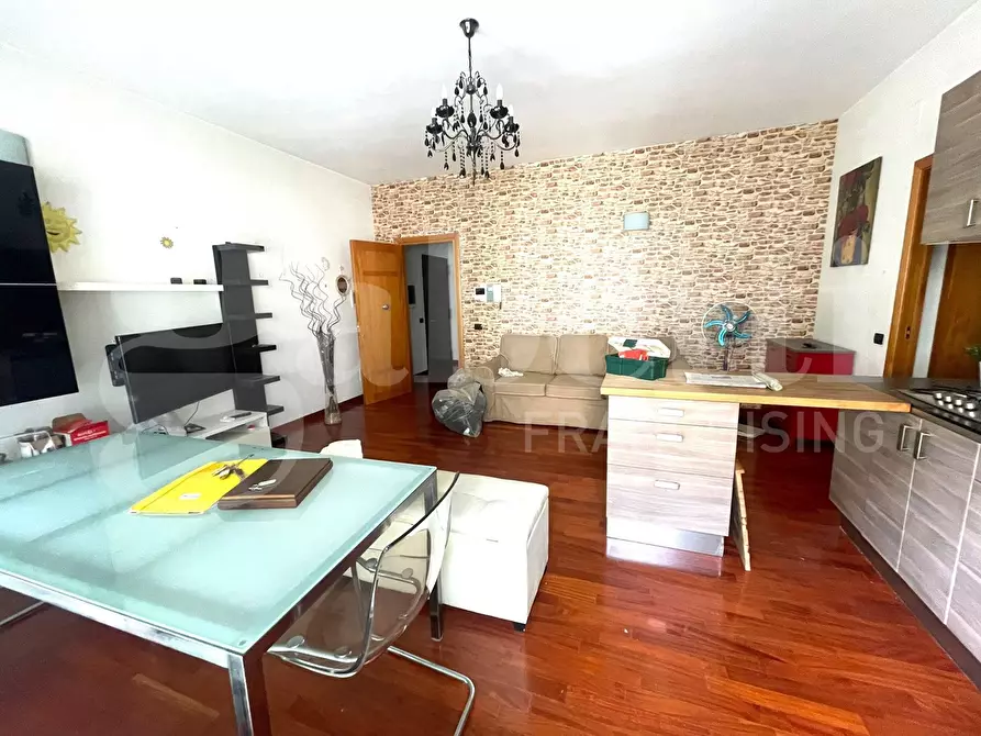 Immagine 4 di Appartamento in vendita  in Via via Francesco Marchesiello a Caserta