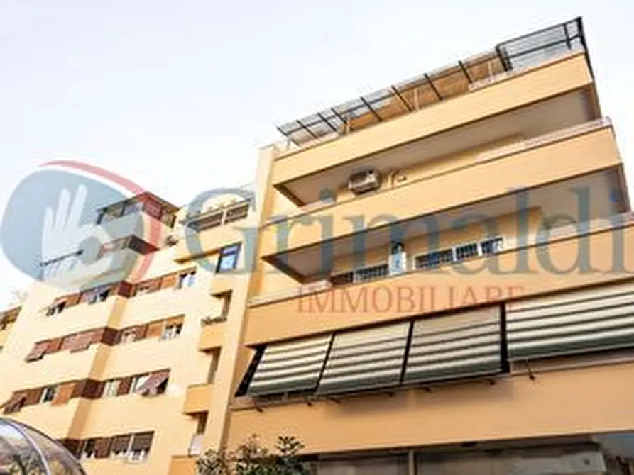 Immagine 1 di Appartamento in vendita  in Via dei Prati Fiscali a Roma