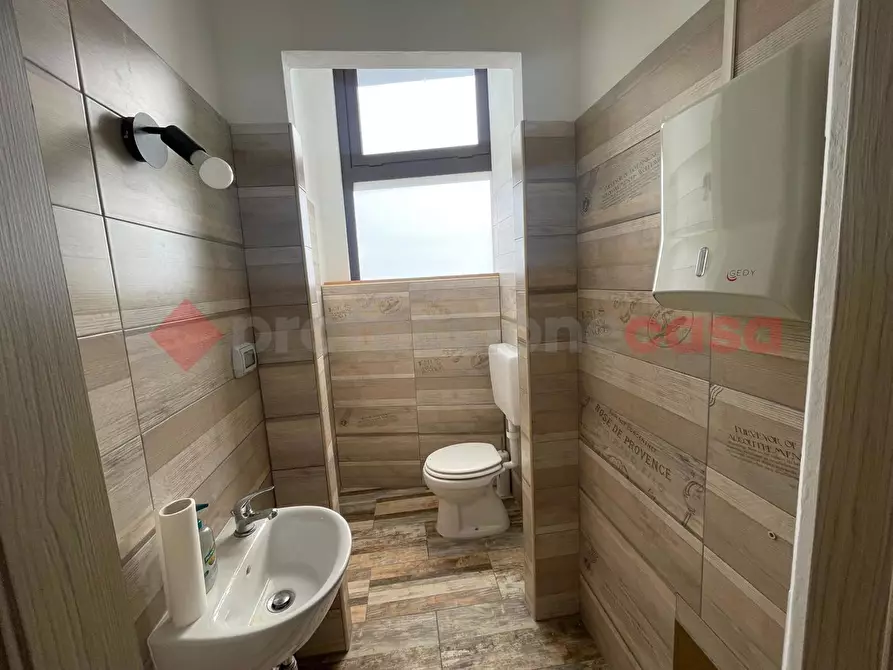 Immagine 8 di Negozio in affitto  in Via BALDESI a Firenze