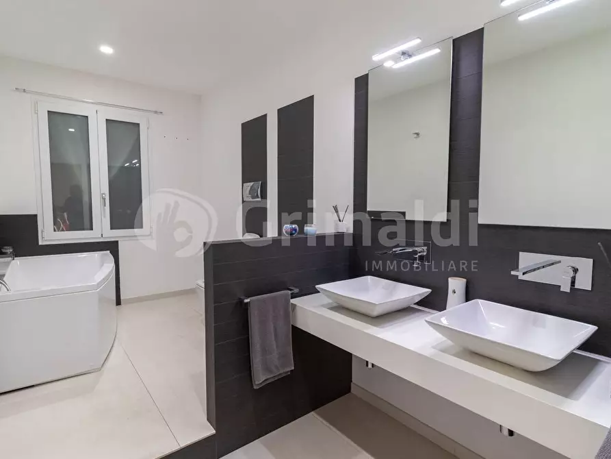 Immagine 9 di Appartamento in vendita  in Via Don Lorenzo Milani a Noto