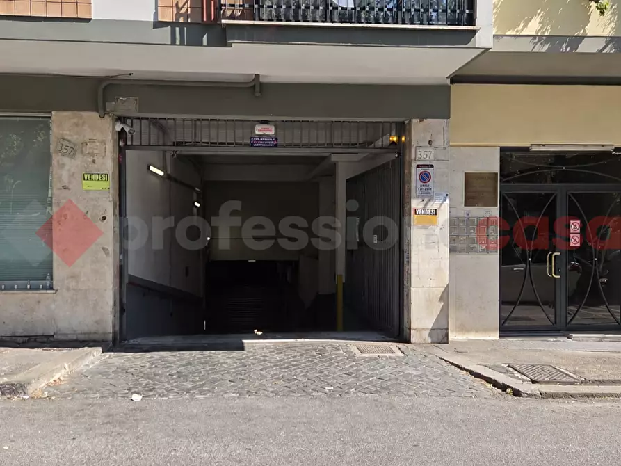 Immagine 8 di Box auto in vendita  in Via Cherso, 26 a Roma