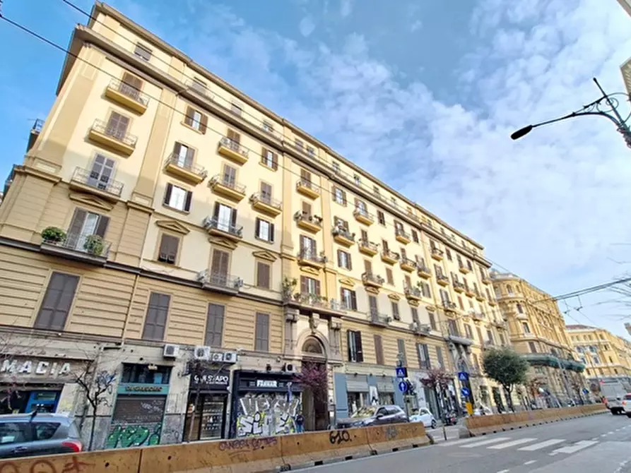 Immagine 1 di Appartamento in vendita  in Corso Umberto I a Napoli