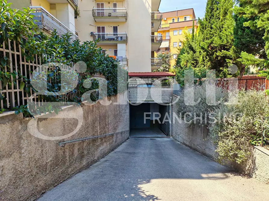 Immagine 2 di Magazzino in vendita  in Via Gramsci a Trani