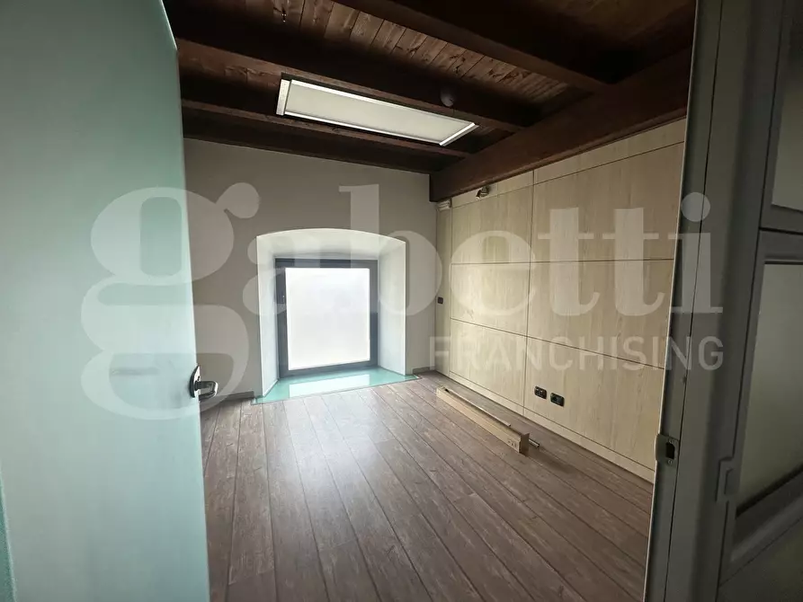 Immagine 7 di Attività commerciale in affitto  in Via Roma, 20 a Albese Con Cassano