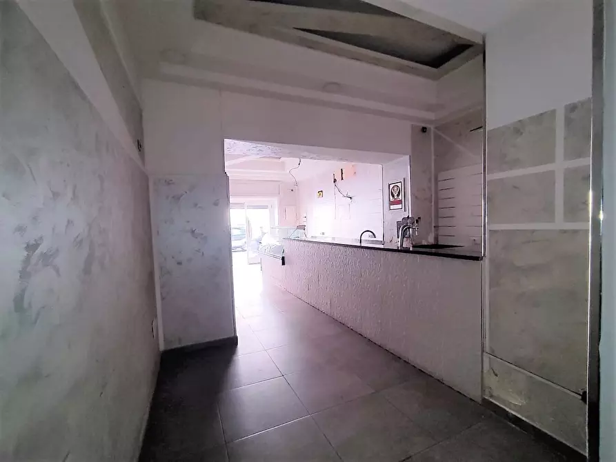 Immagine 19 di Negozio in vendita  in Corso Umberto I, 279 a Torre Annunziata