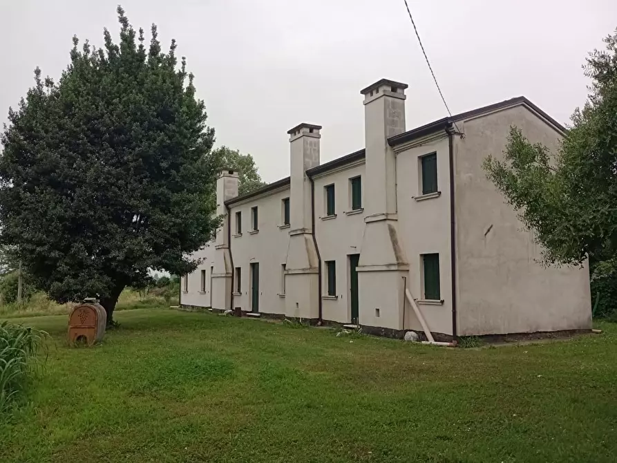 Immagine 1 di Villa in vendita  in Via CAVARZERE localitÃ  Pareole, 0 a Cavarzere