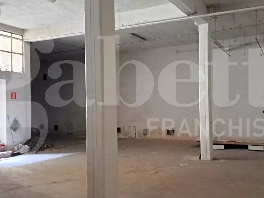 Immagine 15 di Magazzino in vendita  in Via Corigliano Calabro, 27 a Roma