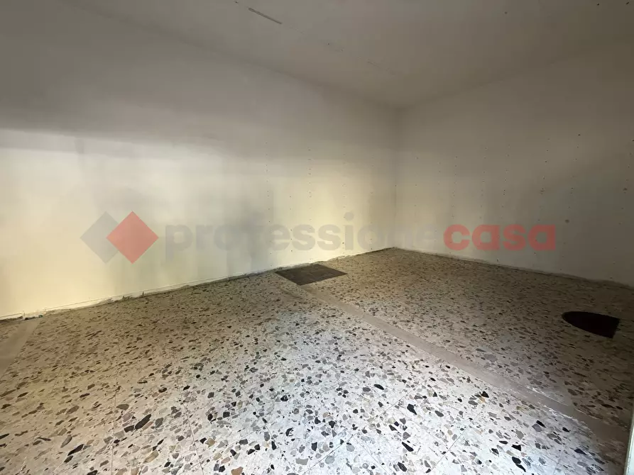 Immagine 5 di Negozio in affitto  in Via Pierantoni, snc a Santa Maria Capua Vetere