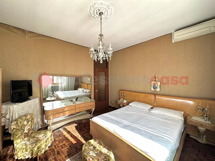 Immagine 42 di Villa in vendita  in Via Delle Robinie a Opera
