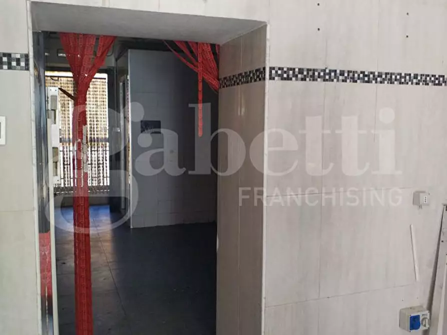 Immagine 8 di Negozio in affitto  in Via Giovanni XXIII a Frattaminore