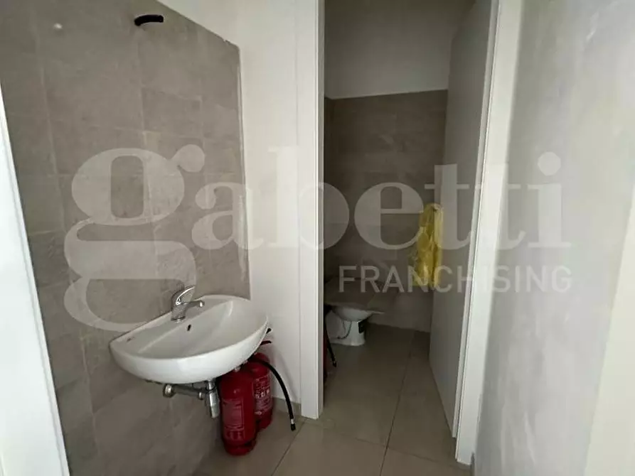 Immagine 11 di Ufficio in vendita  in Via Monte sarago a Ostuni