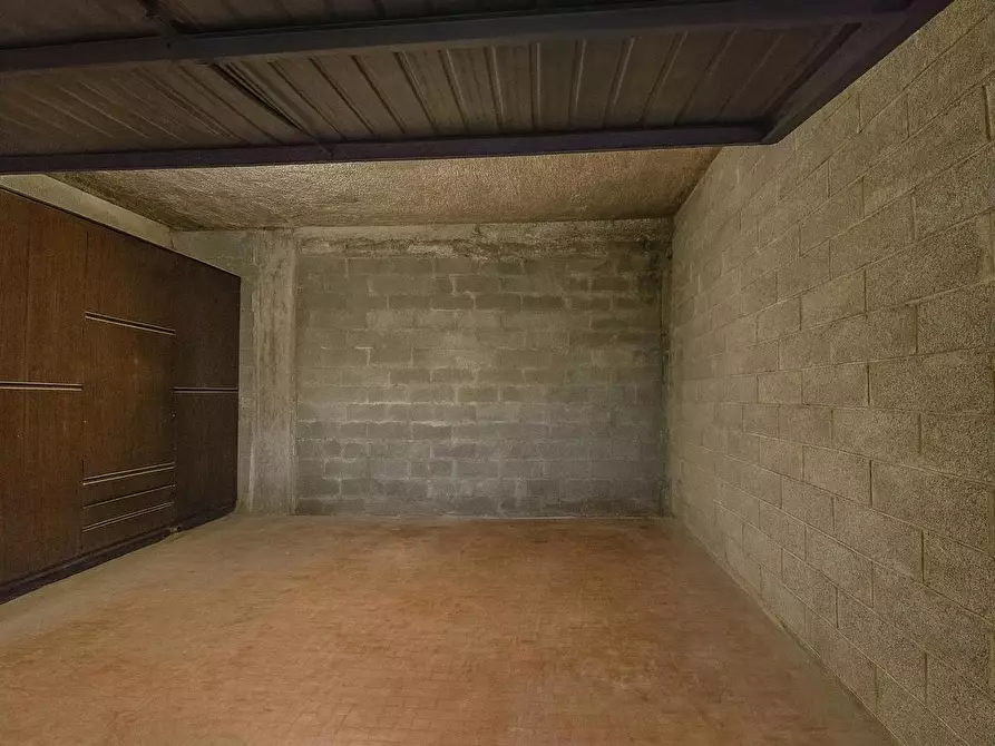 Immagine 4 di Box auto in vendita  in Via San Donato, 46 a Bologna